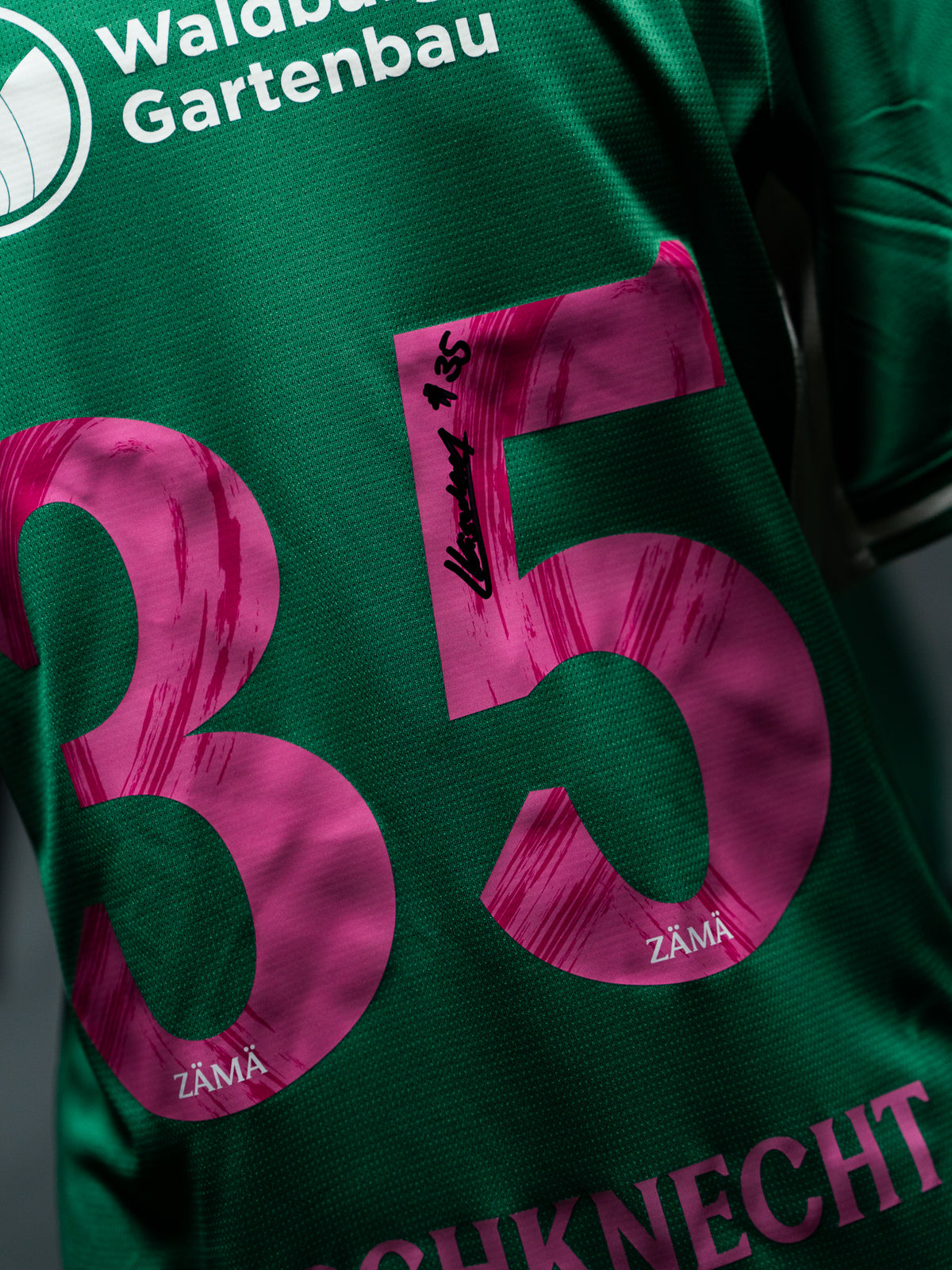 35 Frischknecht - Heimtrikot Pink Ribbon Edition