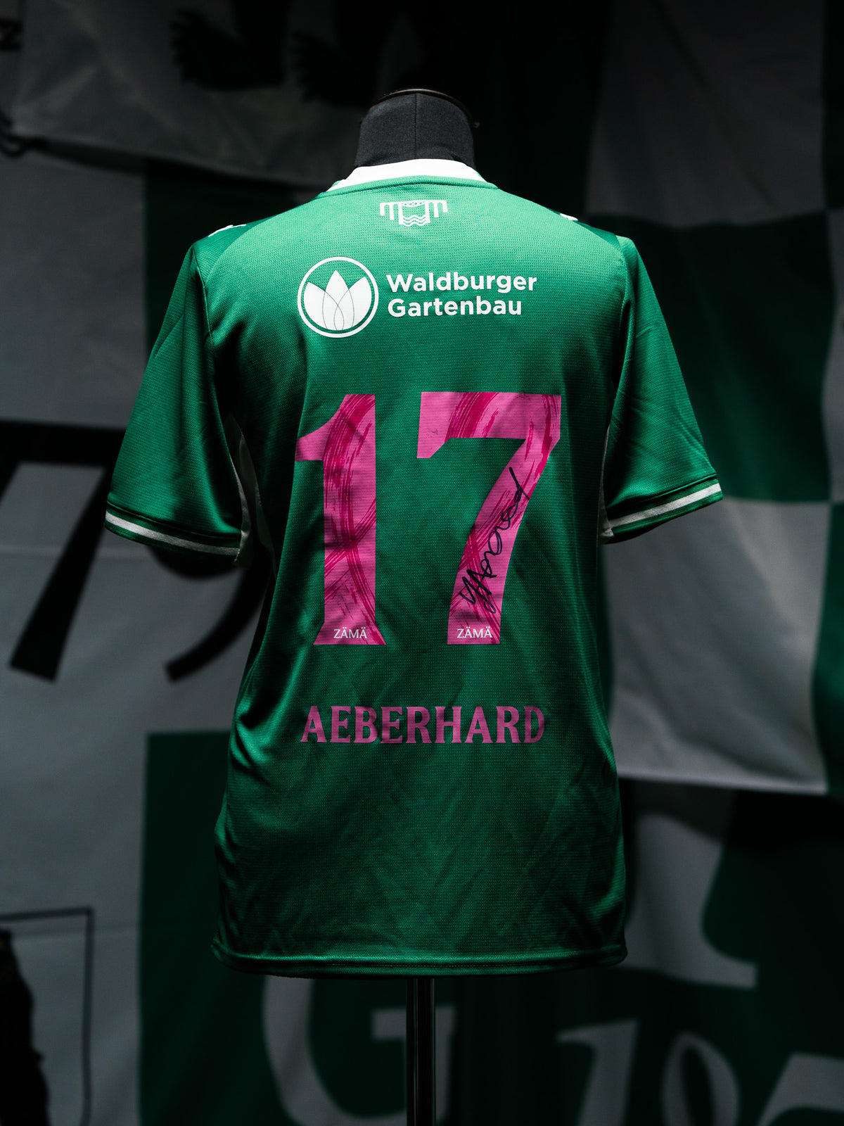 17 Aeberhard - Heimtrikot Pink Ribbon Edition