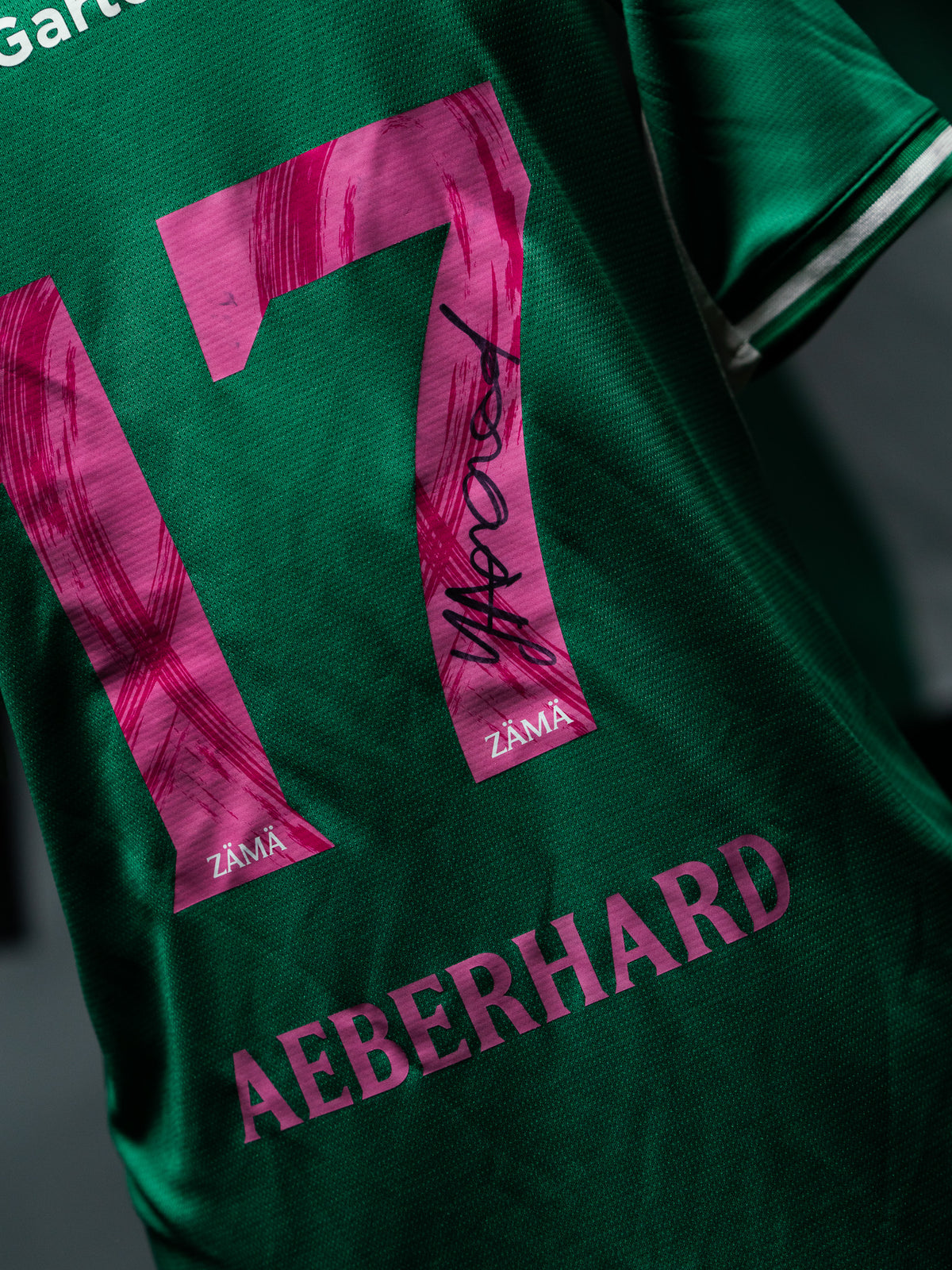 17 Aeberhard - Heimtrikot Pink Ribbon Edition