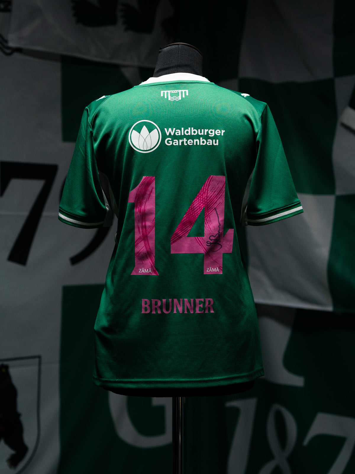 14 Brunner - Heimtrikot Pink Ribbon Edition