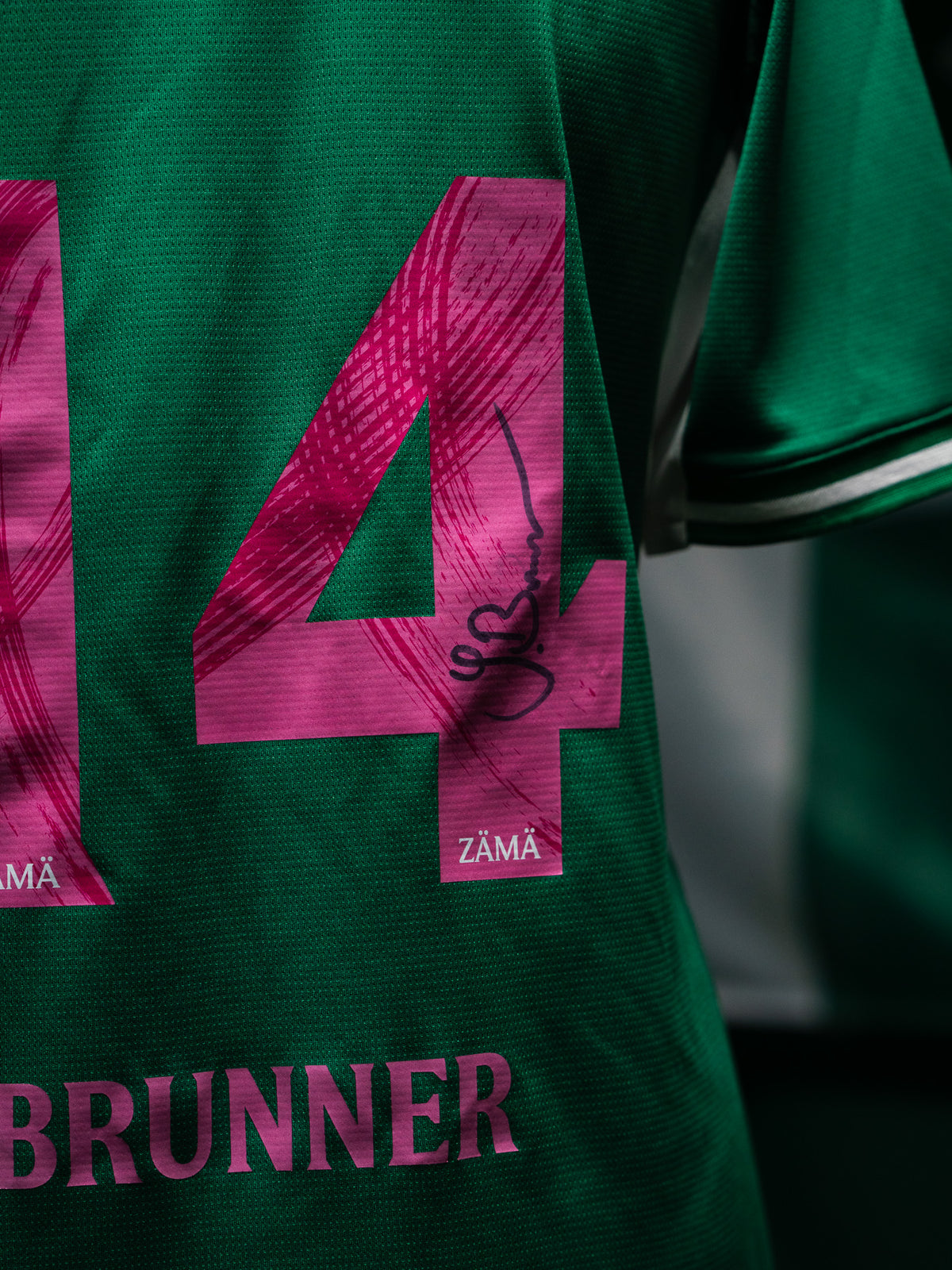 14 Brunner - Heimtrikot Pink Ribbon Edition