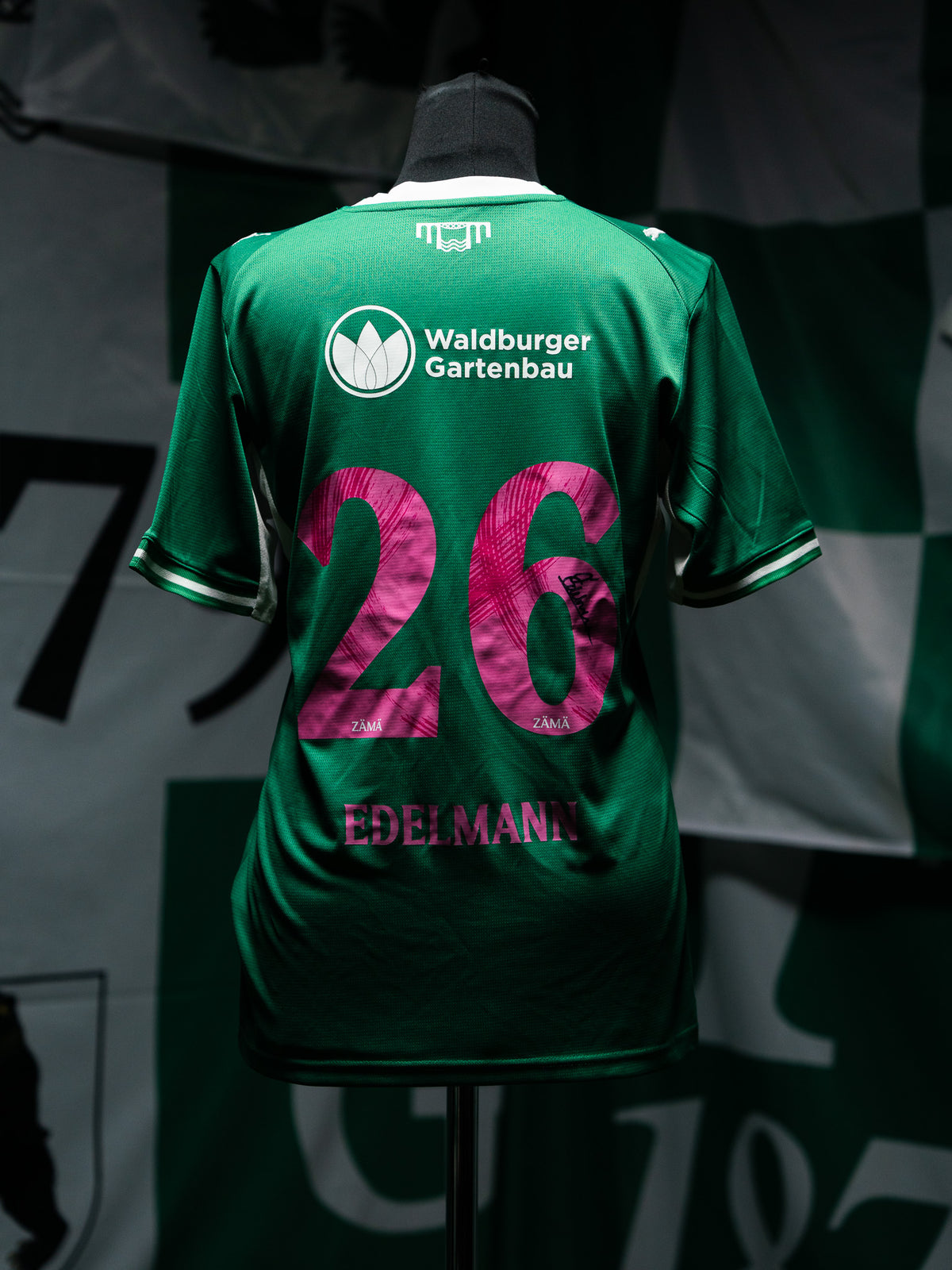 26 Edelmann - Heimtrikot Pink Ribbon Edition