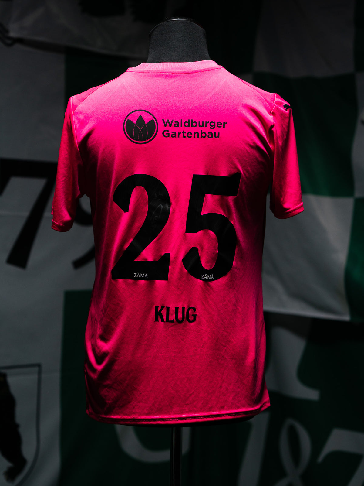 25 Klug - Heimtrikot Goalie Pink Ribbon Edition