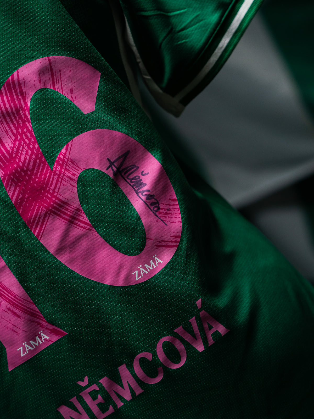 16 Němcová - Heimtrikot Pink Ribbon Edition