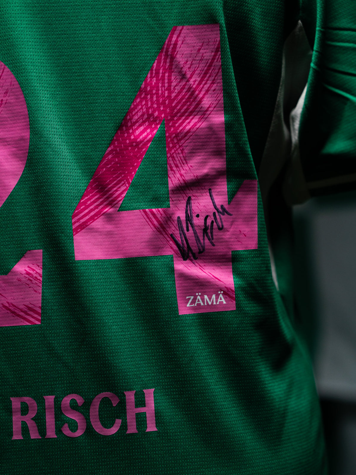 24 Risch - Heimtrikot Pink Ribbon Edition