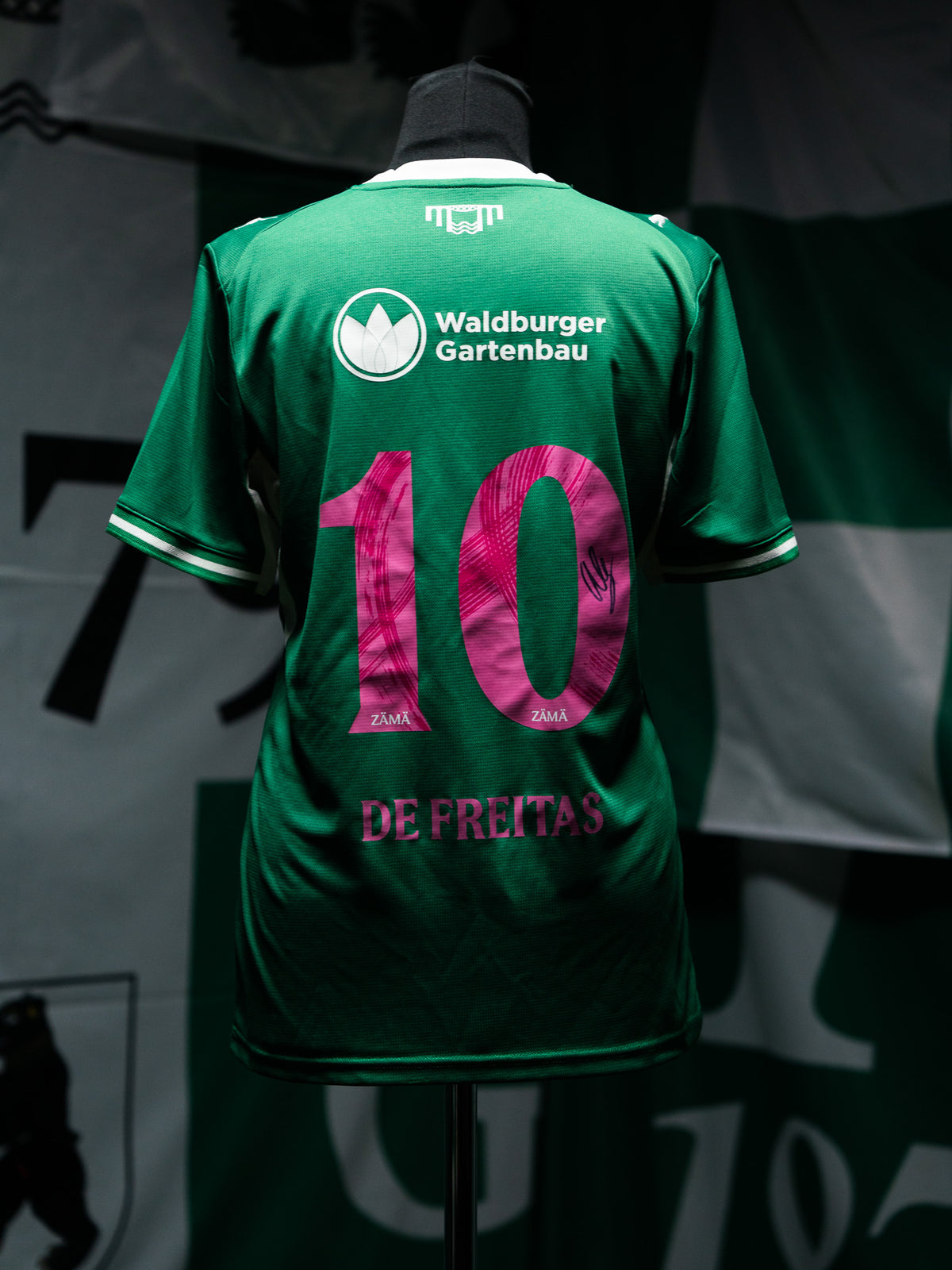 10 De Freitas - Heimtrikot Pink Ribbon Edition